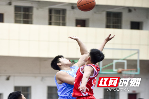 AA, 乡村的体育, 红网时刻新