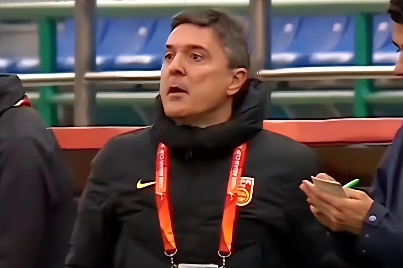 球队执教, alt, 足协和媒体